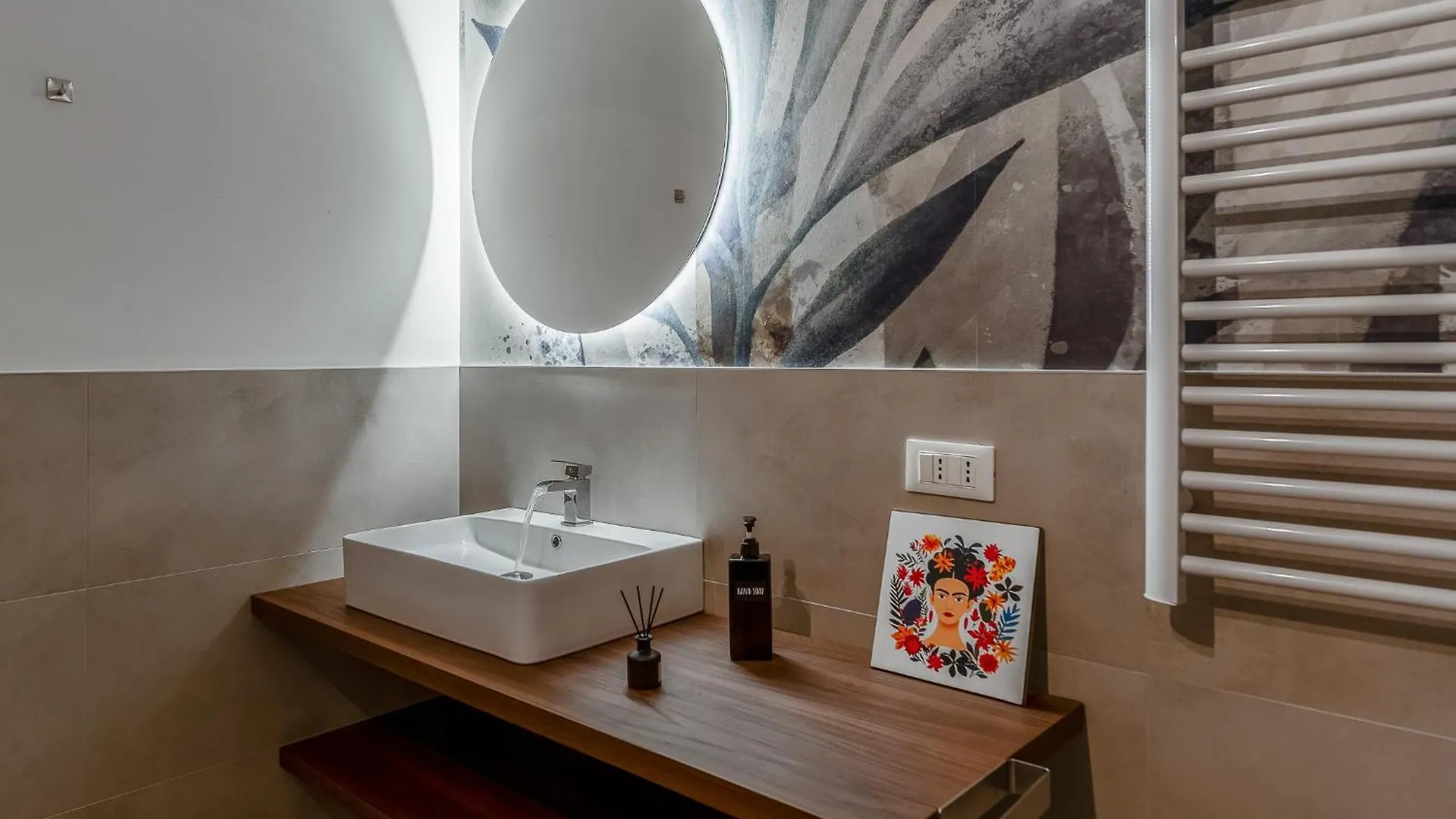 Apartment 2 Bedroom Gem Next To Central Station With Ac Milan Italy